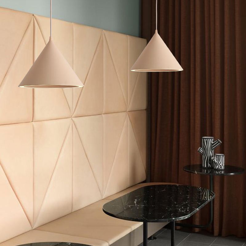 Forme de cône en métal Lumières suspendues modernes Macaron style 1 pendentif lumineux Light pour salle à manger