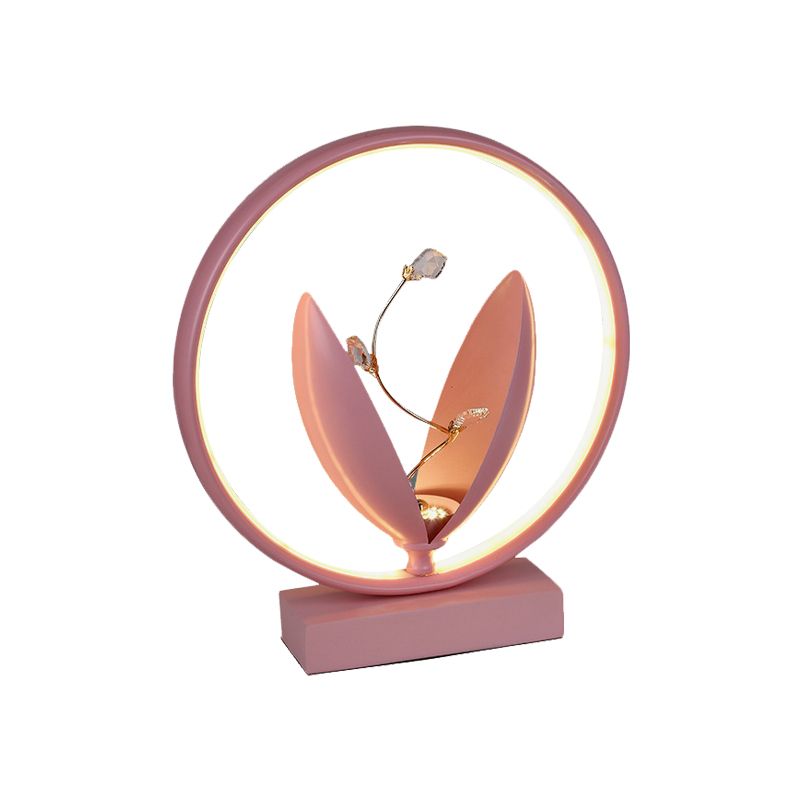 Lampada da comodino a LED Lampada da tavolo moderna in alluminio fiorito con accenti di cristallo in nero/rosso/rosa
