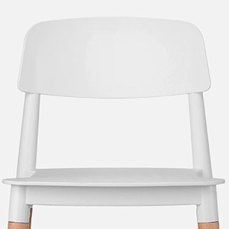 Chaises de salle à manger sans bras empilables en plastique ou ouverte la chaise latéral avec des cuisses de bois