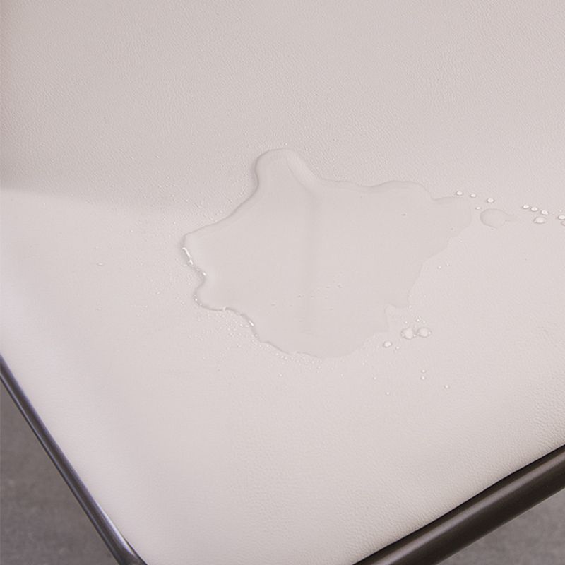 Chaises de salle à manger en cuir moderne en métal en métal avec des jambes noires