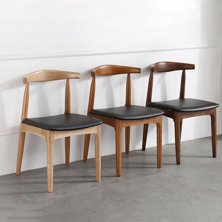 Silla lateral escandinava con respaldo abierto Silla de comedor tapizada con acabado mate