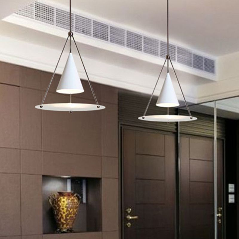 1 Cuisine de tête à la baisse de l'éclairage de suspension moderne avec une teinte en métal effilée