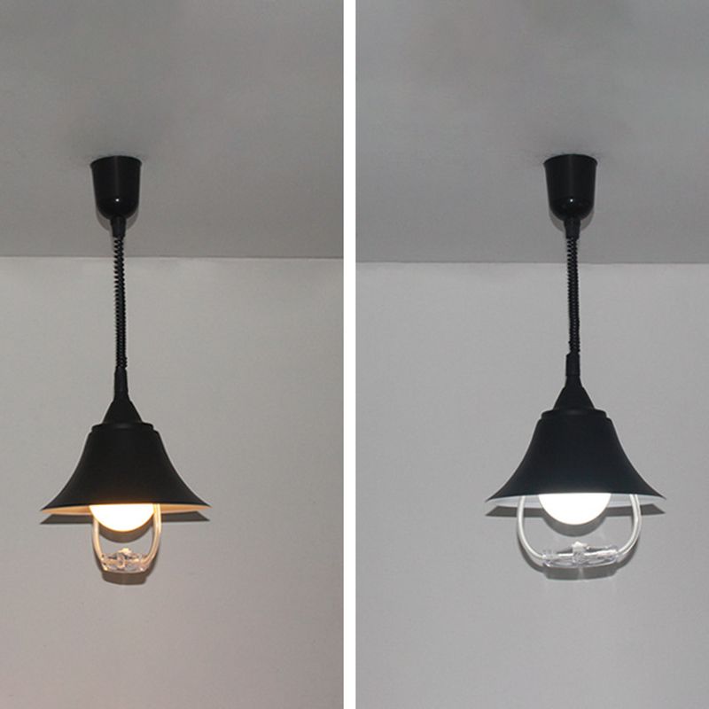 Luz de colgante en forma de campana negra lámpara de suspensión de metal de 1 bombilla nórdica con cable elástico y mango