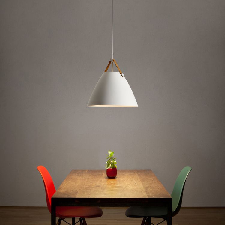 Lumière suspendue en métal