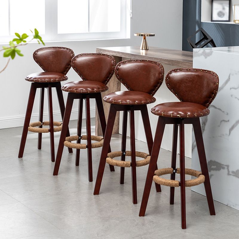 Skandinavische Holzleder -Theschleerhocker Low -Back -Barhocker mit runden Sitz