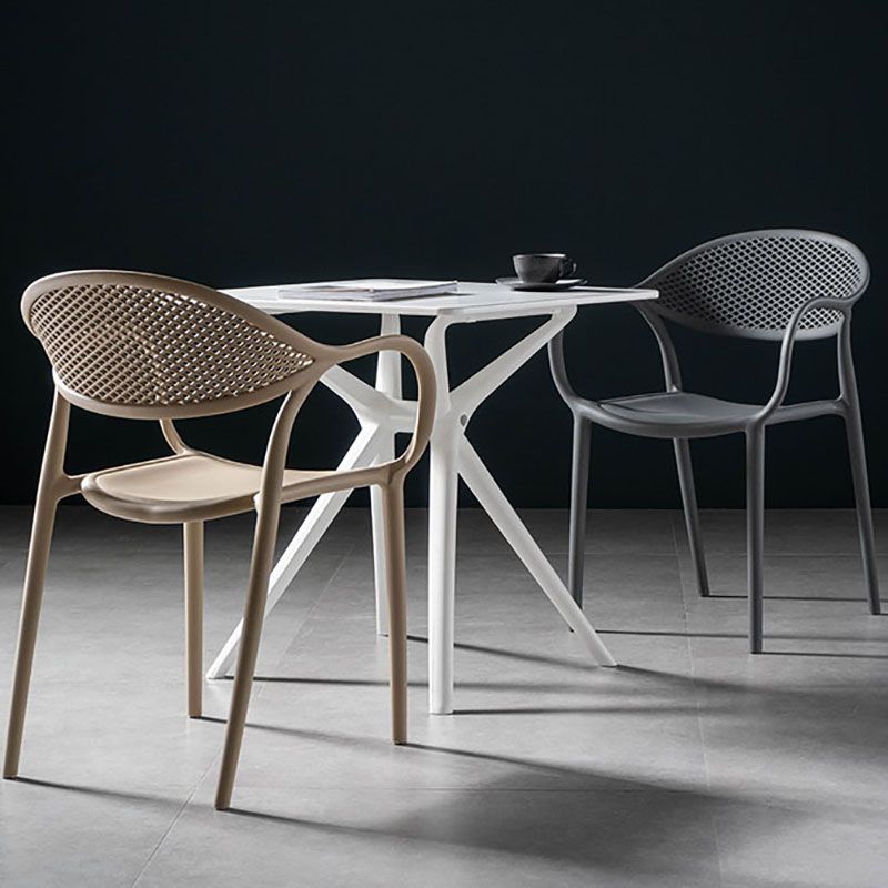 Chaises contemporaines avec bras de salle à manger, chaise latérale en plastique à dossier ouvert pour la cuisine