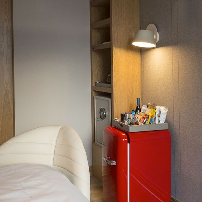 Nordic Style Metal Wall Light Rotatable Colorful Wall Lamp with Aluminum Shade for Bedroom