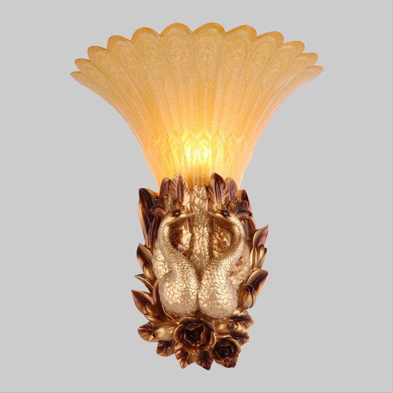 Camera da letto di pavone Doconce Sconce Light Resina vintage Apparecchiatura da parete a parete con testa singola con tonalità di vetro ambra a coste