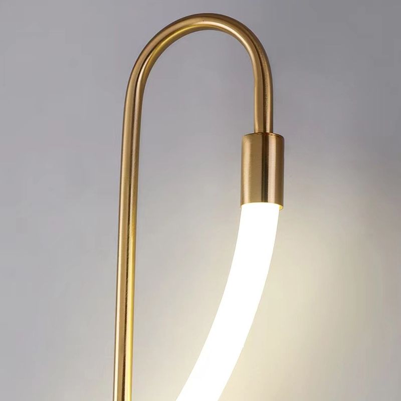 Linear Shape Metal Wall Light Modern Style 1-Light Wall Mount Lighting in Gold