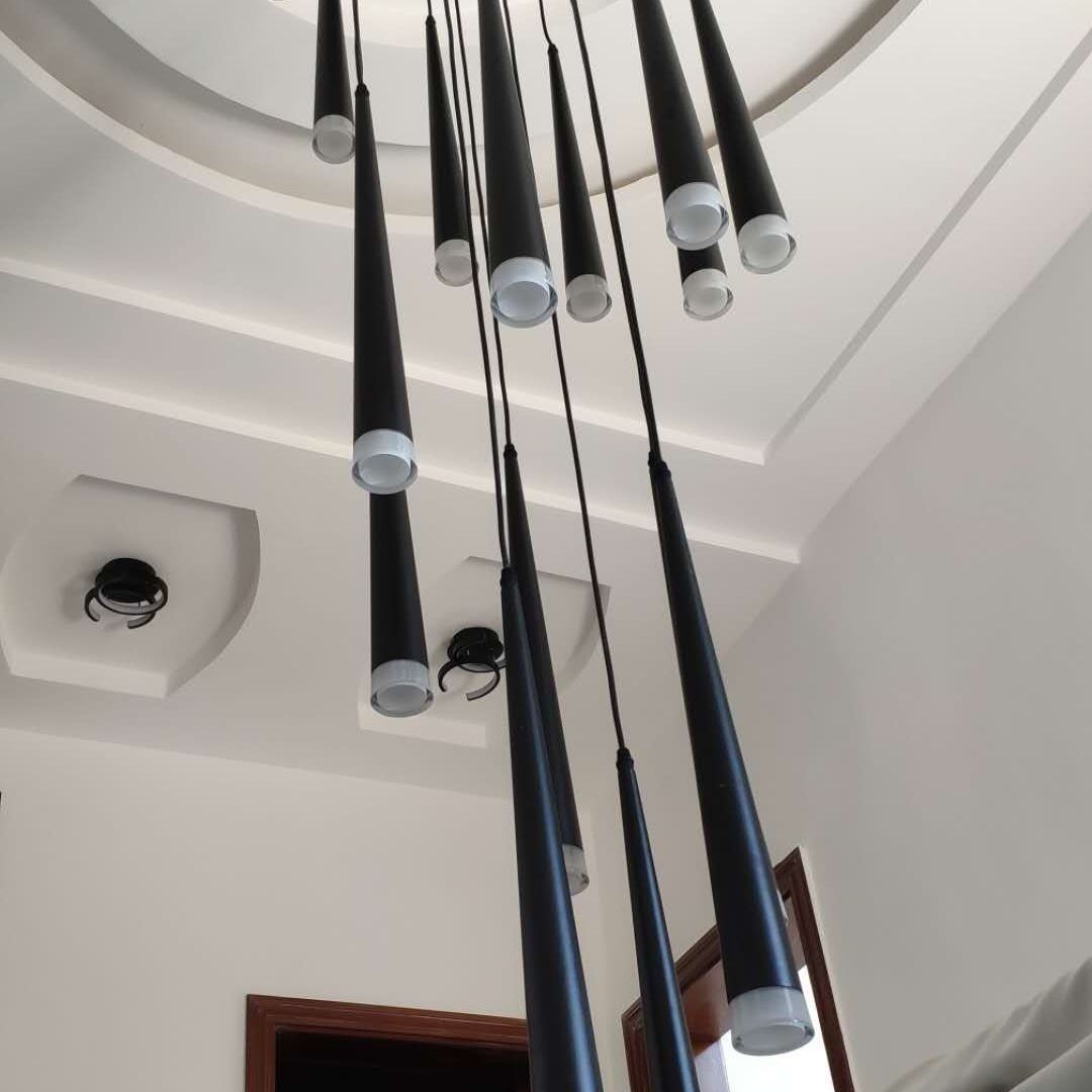 Luminaires suspendus en spirale suspension de plafond acrylique moderne pour la cage d'escalier