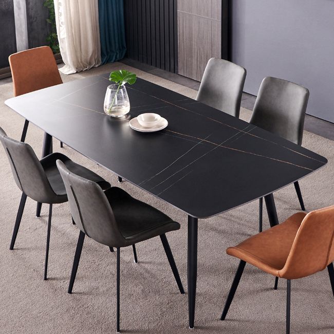 Table à manger rectangulaire en pierre fritrée contemporaine avec une table de base à quatre jambes en noir