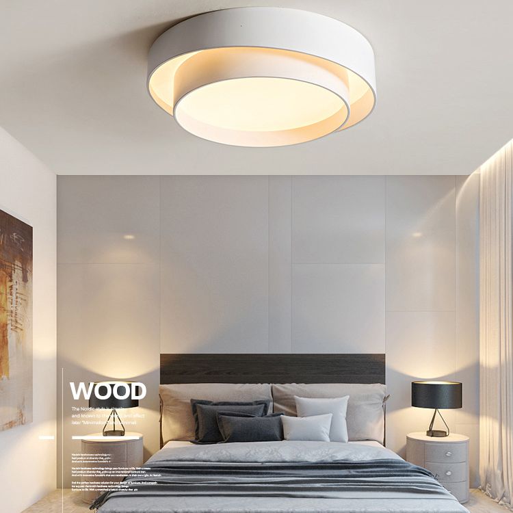 Style moderne White Led Flush Mount Light Fixture Geometrical Metal Flush Mount Light