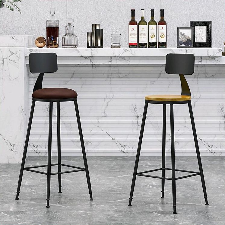 Industrial Coffee Shop Footrest Stool Matte Finish Iron Bar Stool