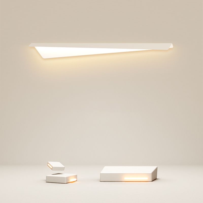 Linear Shape Metal Wall Light Modern Style Single Light Wall Sconce Light in White