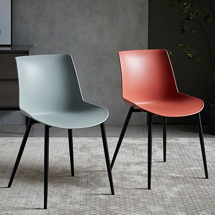 Silla de comedor de metal contemporáneo Silla de comedor con respaldo sólido para uso doméstico