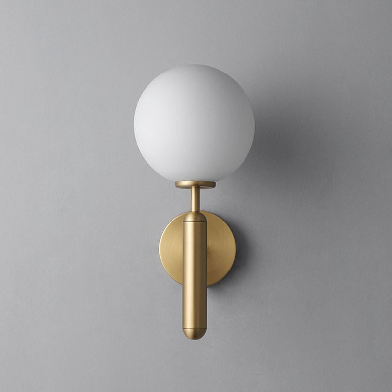 Melkachtige witte bal en waterpatroon bal eigentijds 1 hoofd wandmontage verlichting in messing