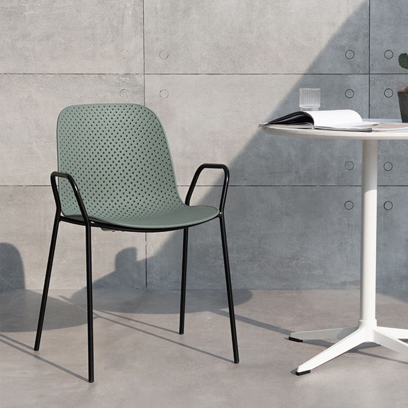 Sillón de comedor de plástico de estilo escandinavo, respaldo sólido, silla individual