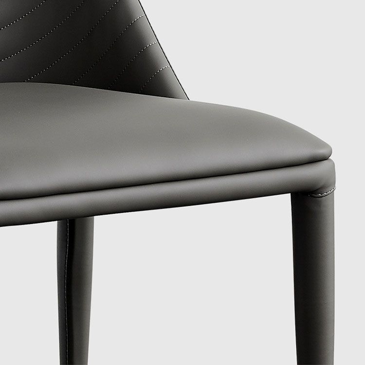 Silla sin brazos curvada de cuero moderna con acabado mate Parsons