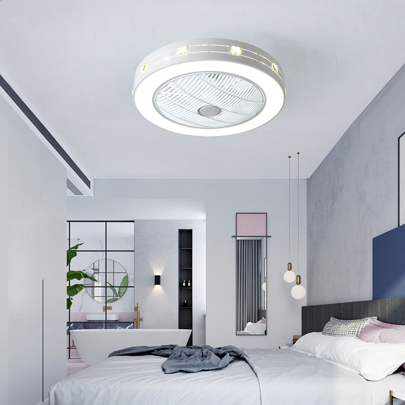 Weiß ausgehöhlter Deckenventilator Nordic Metal LED Runde Halbblüzlicht für Schlafzimmer