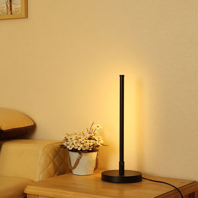 Lámpara de mesa geométrica minimalista Metal Bedside Led Nightsand Light in Black