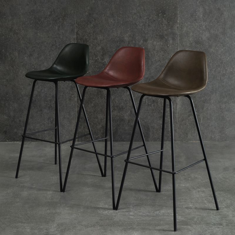 Taburete de bar de metal negro, taburete escandinavo con respaldo bajo Bristol y asiento tipo cubo