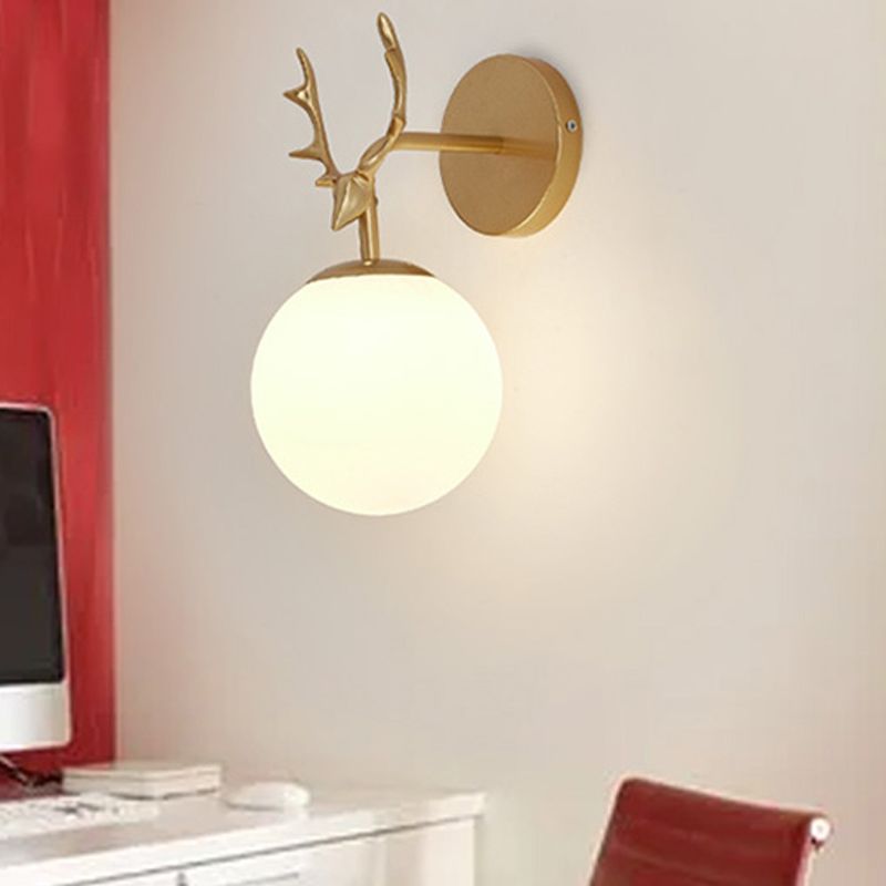 Lámpara de lámpara de pared global dorada simplicidad de vidrio blanco de 1 linda lámpara de vidrio