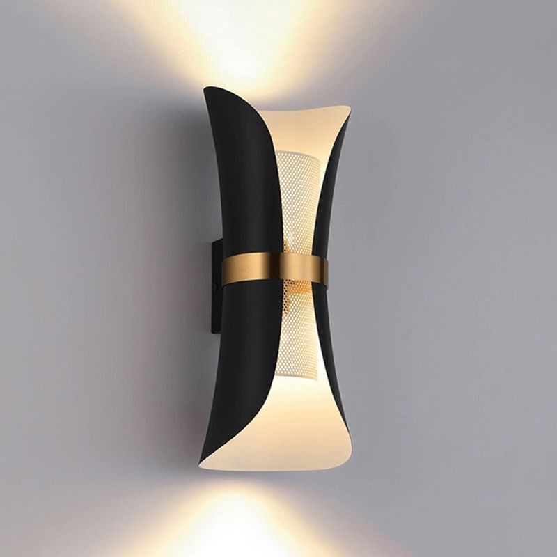 Metall gebogene Wandleuchter moderner Stil 2 Lichter Wandscheibe Jung