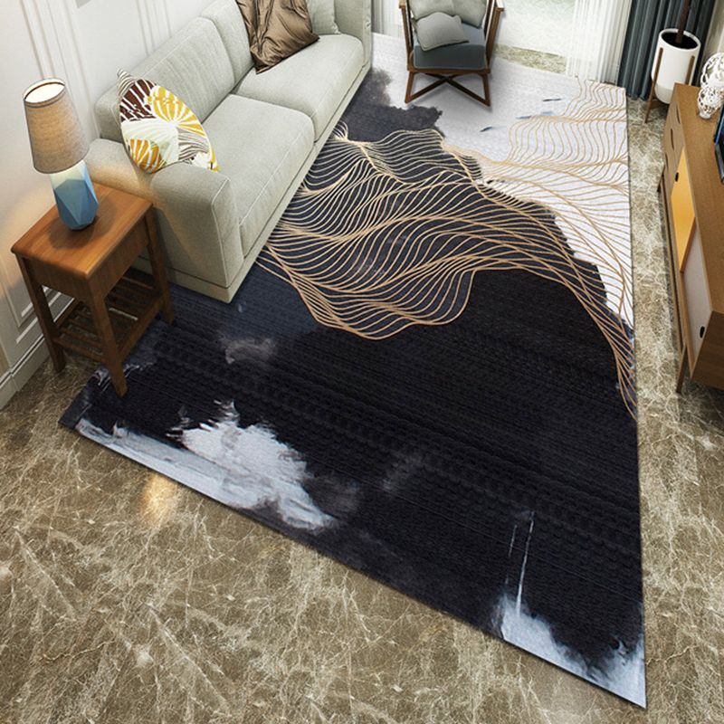 Schwarzer zeitgenössischer Polyesterteppich mit golden gekrümmter Linie Design Waschbarer Fläche für Wohnzimmer