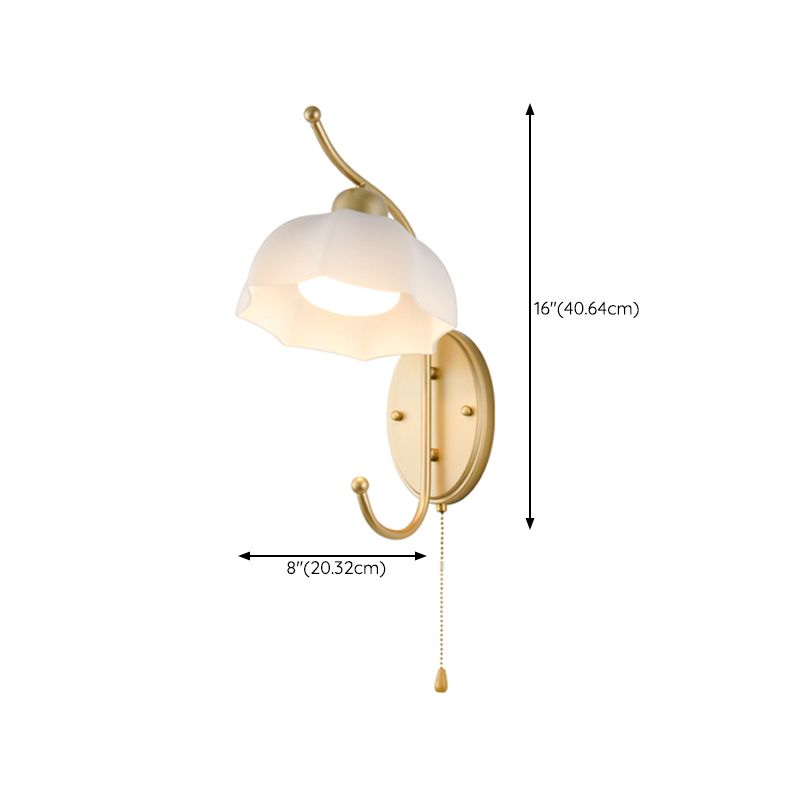 Metal Modern Wall Sconce Flower Shape Wall Light with Glass Shade for Bedroom in Gold