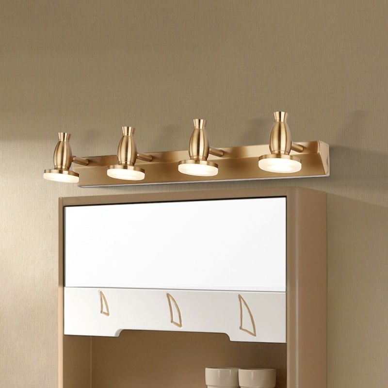 4 têtes Vanité de salle de bain lampe en laiton nordique Éclairage mural avec une teinte en métal ronde en lumière chaude / blanche