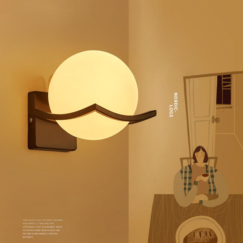 Estilo nórdico de madera de montaje de pared de madera leche blanca tono de globo sencillez luz para el dormitorio para el dormitorio