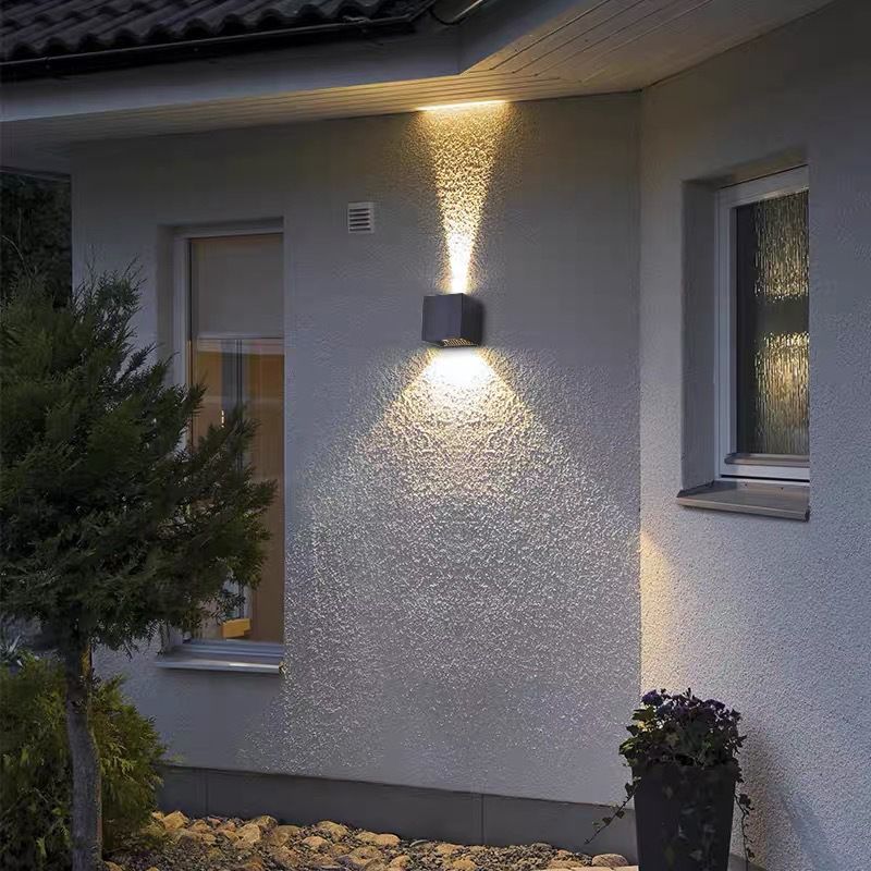 Light Funce 2 Lights Light Funce MODERNE MODERNE GEOMETRIC ALLUMINUM MONTO MONTRO IN BIANCO E NERO