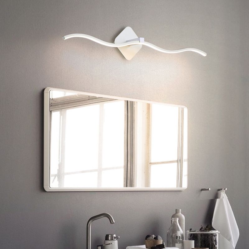 Vanité métallique moderne Lumière miroir à LED de forme linéaire pour salle de bain