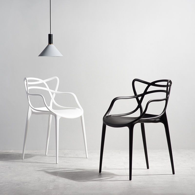 Silla de comedor con respaldo cruzado de plástico mate con brazo para restaurante escandinavo