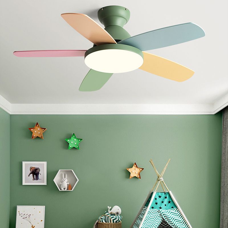 Ventilateur de plafond Light Metal Style Style LED Plafond Mount pour chambre à coucher