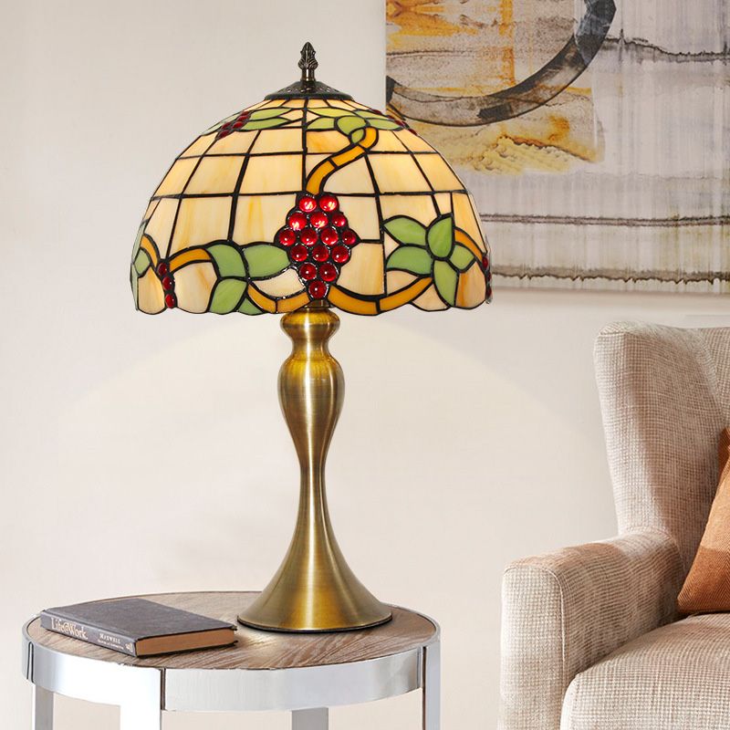 Gold Dome Form Nachttischlampe Victorian 1 hellfleckiges Kunstglas Trauben gemusterte Schreibtischbeleuchtung