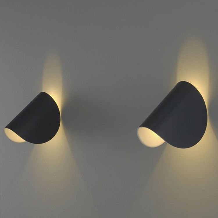 Unique Shade Metal Wall Sconce Modern Style Single Light Wall Mount Light