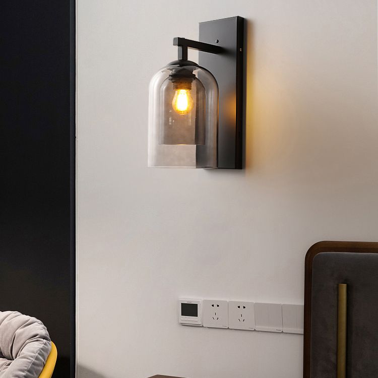 Lámpara de pared negra de vidrio en moderno estilo conciso de hierro forjado Luz de pared para el dormitorio