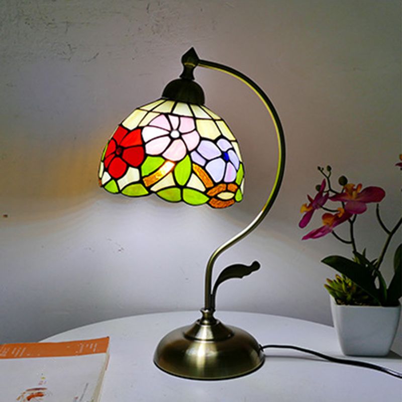 Lámpara de mesa de cuello de cisne 1 cabeza de metal tiffany luz de noche con sombra de vidrieras para restaurante