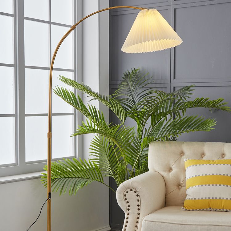 Moderne eenvoudige ijzeren vloerlamp verstelbare lamp vloerlicht met stoffen schaduw voor slaapkamer