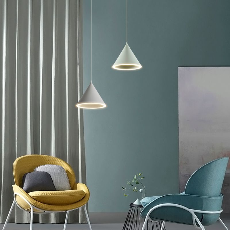 Nordic moderne suspendu au plafond Cône Fer 1-Light Pendant Light pour chambre à coucher