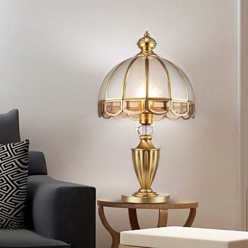 1 hoofd Frosted Glass Nacht licht kolonialisme Goudkoepel Slaapkamer metalen tafellamp met helder kristalaccent