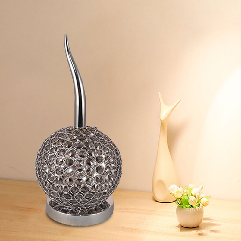 Lampe de table de globe moderne lampe de table de nuit à lèvres en cristal biseauté en chrome brossé