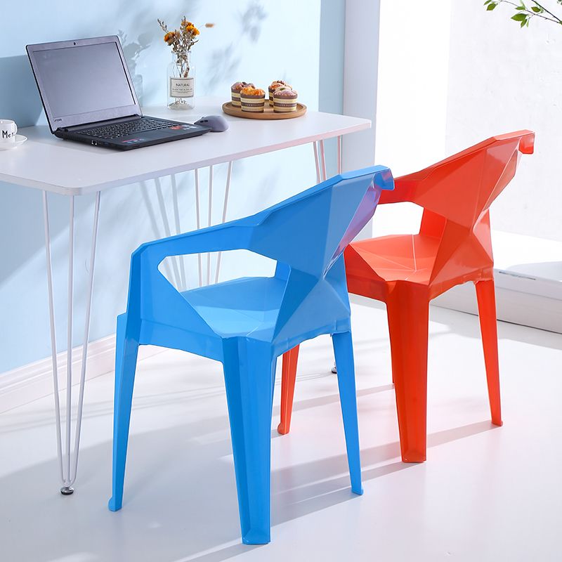 Silla de comedor de plástico de estilo moderno, silla lateral de comedor apilable con brazo para cocina