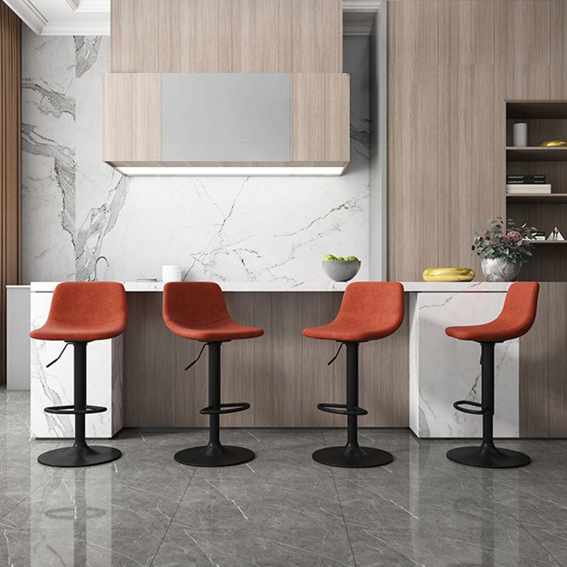 Taburete de bar de metal contemporáneo con respaldo para interior con asiento de cuero