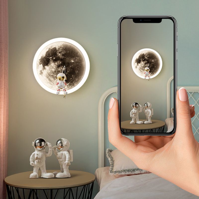 Contemporary Astronaut Wall Light Fixture Creative Wall Light Sconce for Sitting Room