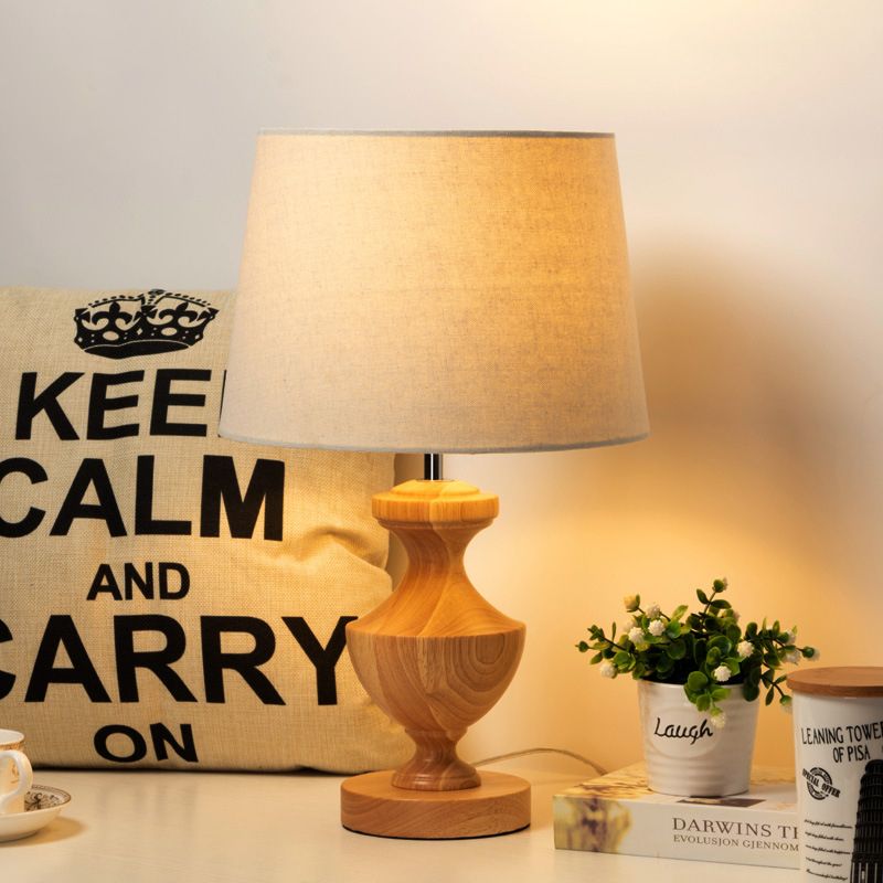 Lámpara de mesita de noche de forma de urna Luz de lectura de madera moderna 1 en beige con sombra de tela