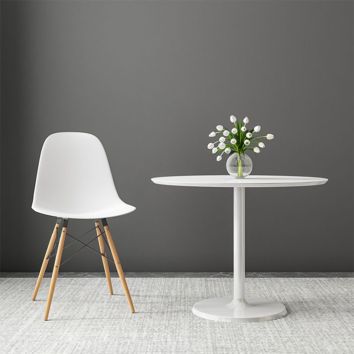 Legno sedia da pranzo scandinavo.