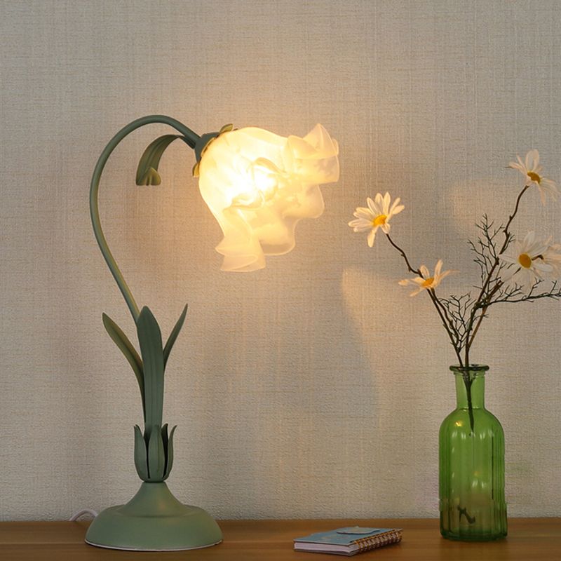 Modernism Flower-shape Night Table Lamps Metal 1 Light Nightstand Lamp in Green