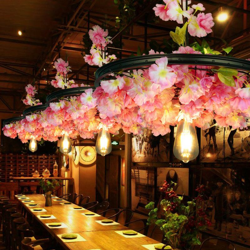 Industriële wagenwiel hanglamp lichte ijzerophanging met één bulb met kunstplant met kunstplant